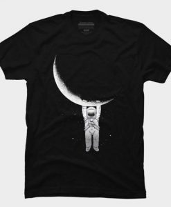 Astronaut is Hanging on the Moon Tshirt ER31